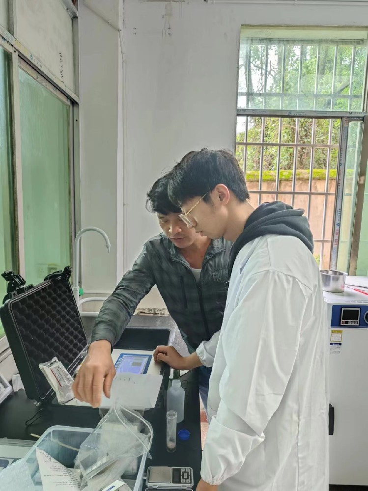 山東萊恩德食品安全檢測儀走進江西省新余市逸夫小學，為師生食品安全保駕護航